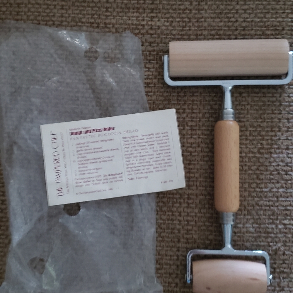 Pampered Chef Dough and Pizza Roller - Picture 6 of 6